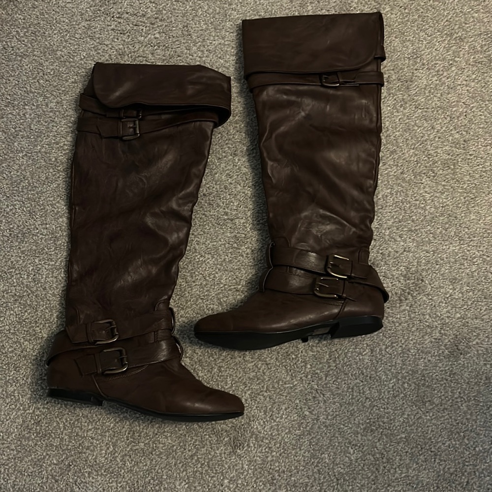 Brand new size 6 boots